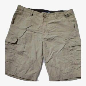 Basic Editions Men's Cargo Shorts in a Khaki Tan, Size 36